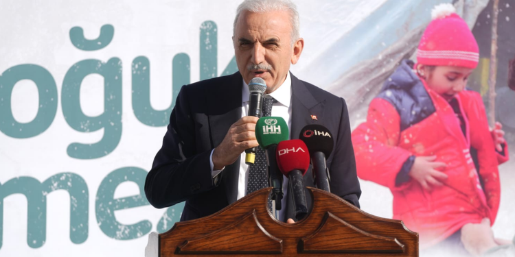 ÜMRANİYE’DEN SURİYE’YE 15 TIR İNSANİ YARDIM GÖNDERİLDİ