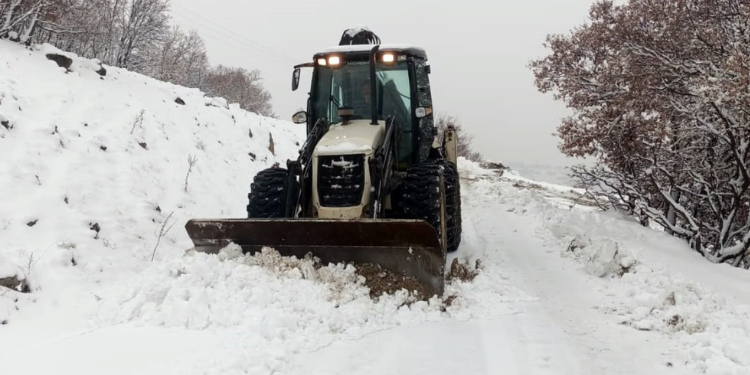 Doğu’da 255 yerleşim yerine ulaşım kapandı!