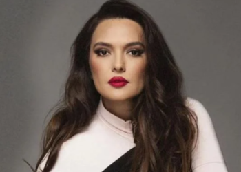 Demet Akalın’ın kapalı kıyafeti gündem oldu!