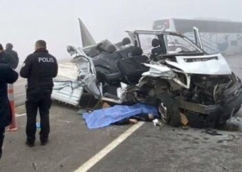 Askeri araçla TIR çarpıştı: 2 asker şehit, 2 asker yaralı