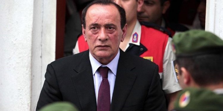 Alaattin Çakıcı Kumar Oynayan Avukatını Kovdu!