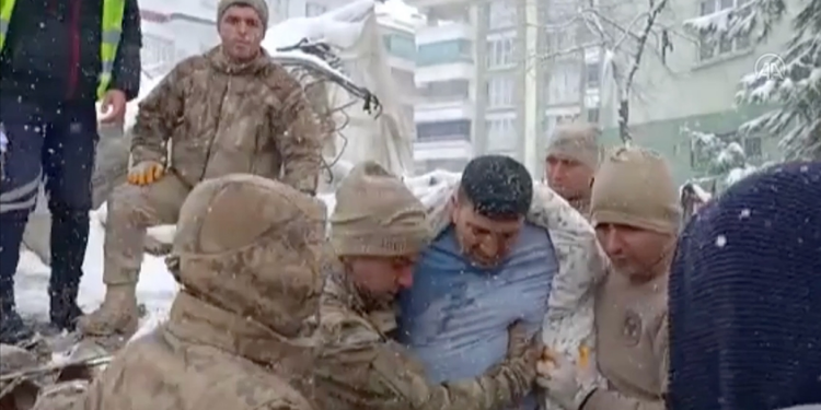 JAK Timlerinin Depremin Etkilediği 10 İldeki Arama Kurtarma Mesaisi Sürüyor