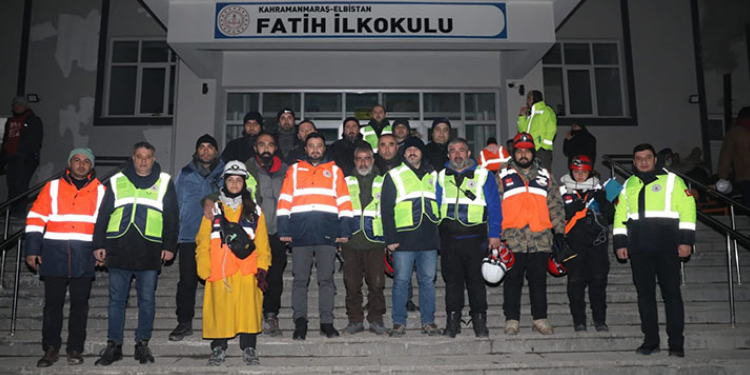 BAŞKAN ÖZTEKİN DEPREM BÖLGESİNDE