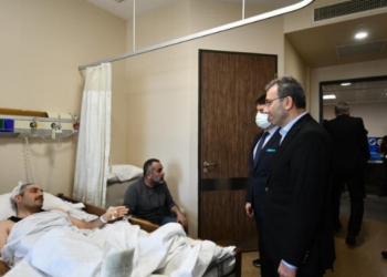 Başkan Ahmet Cin, depremzedeleri hastanede ziyaret etti