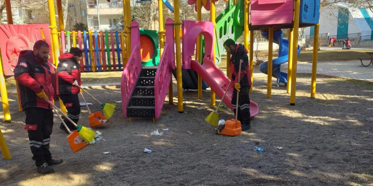 ÜMRANİYE BELEDİYESİ TEMİZLİK EKİBİ DEPREM BÖLGESİNDE