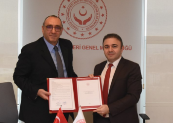 DeFacto bakanlık koruması altındaki depremzede çocukların giyimlerini üstlendi