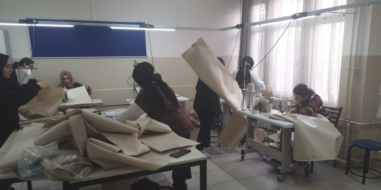 Meslek Lisesi Öğrencilerinde Çadır Üretimine Destek