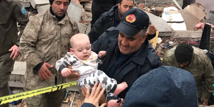 8 aylık bebek mucize gibi kurtarıldı!