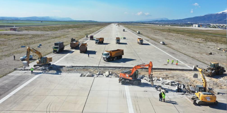 Hatay Havalimanı onarımı sürüyor
