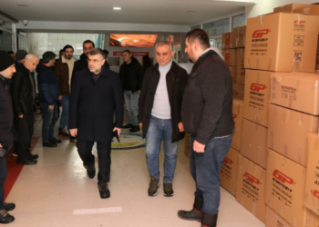 Sultanbeyli’de Binlerce Kişi Depremzedeler Yardım Eli Uzattı