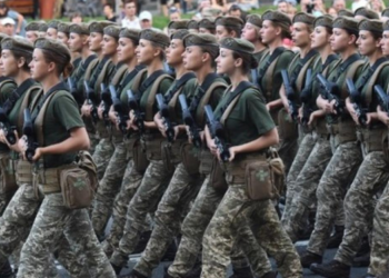 Kadınlar yeniden askere alınacak!