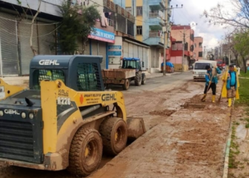 ÜMRANİYE BELEDİYESİ ŞANLIURFA’DA SELİN YARALARINI SARIYOR