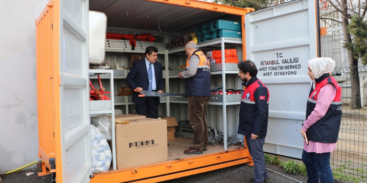 Kaymakam Şahin Afet İstasyonlarını Denetledi