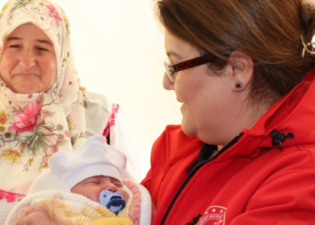 Bakan Yanık’tan Depremzedelere Ziyaret