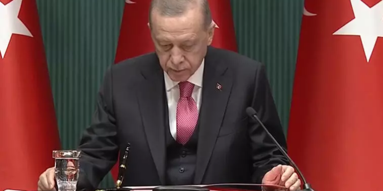 Cumhurbaşkanı Erdoğan seçim kararını imzaladı!