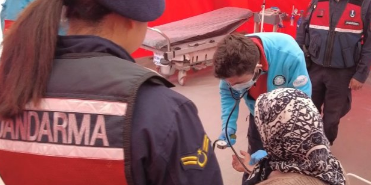 Hasta Depremzedenin Yardımına Jandarma Yetişti