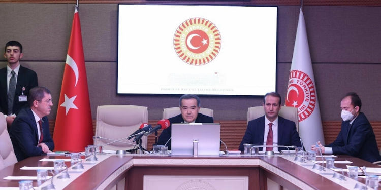 Deprem bölgesinde 55 çocuk 140 yetişkin kayıp