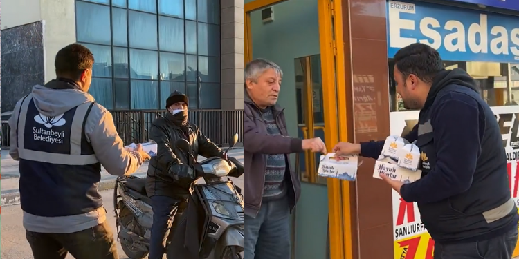 Sultanbeyli’de Yolda Olanlara İftarlık Dağıtıldı