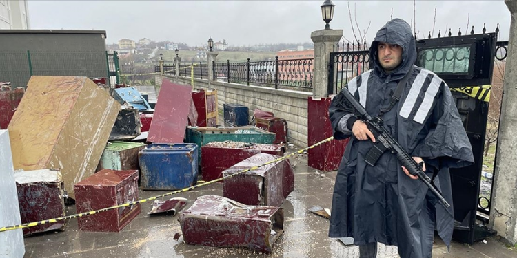 Enkazdan Çıkarılan Değerli Eşyalar Muhafaza Ediliyor