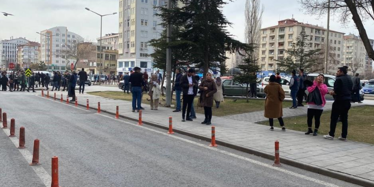 Kayseri’de art arda deprem