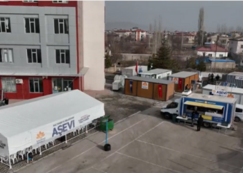 Elbistan’da Kurulan Aşevi Depremzedelerin İçini Isıtıyor