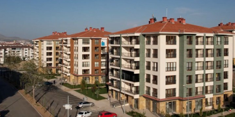 Malatya ve Elazığ’da inşa edilen deprem konutları ayakta