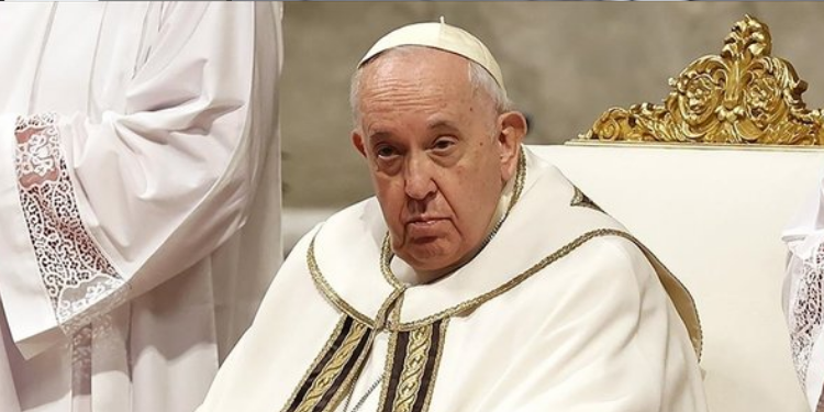 Papa  Franciscus hastaneye kaldırıldı