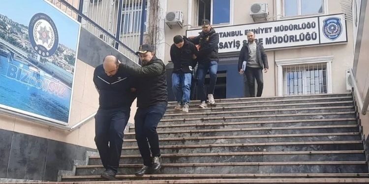 Turistleri gasp eden İranlı sahte polisler yakalandı!
