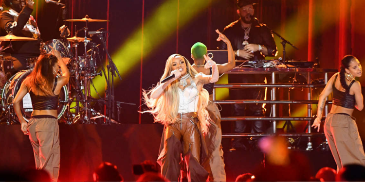 Konserde izdiham: 1 ölü, 9 yaralı