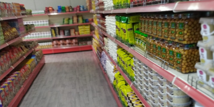 Depremzedeler için sosyal market kuruldu