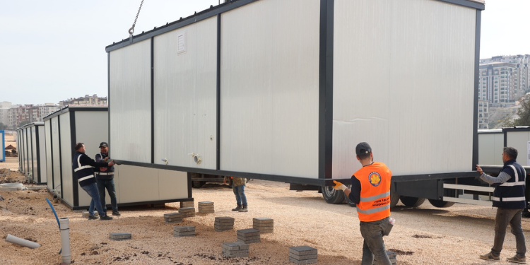 Sultanbeyli Belediyesi Elbistan ve Kırıkhan’da Depremin Yaralarını Sarıyor