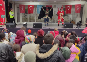 Etkinlik TIR’ı depremzede çocuklara neşe oluyor