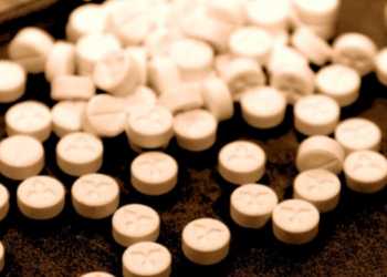 Şok Olay: Kendisine uyuşturucu yerine kaya tuzu satan şahsı mahkemeye verdi!