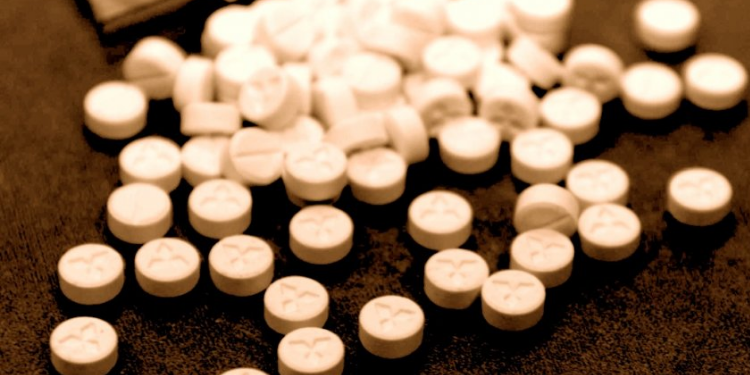 Şok Olay: Kendisine uyuşturucu yerine kaya tuzu satan şahsı mahkemeye verdi!