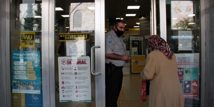 Yaşlı ve engelli aylığı hesaplara yatırıldı