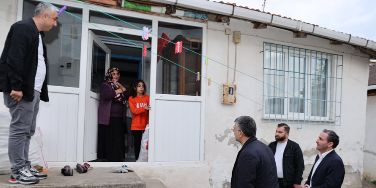 Başkan Keskin ve Tombaş Ev Ziyaretlerini Sürdürüyor