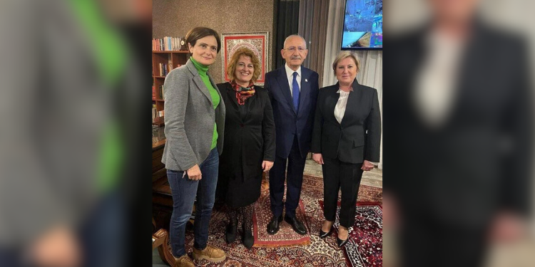 Seccade üzerinde poz veren Kılıçdaroğlu’ndan açıklama