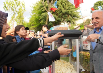 ÜMRANİYE ÇOCUK FESTİVALİ’NDE ÇOCUKLAR DOYASIYA EĞLENİYOR