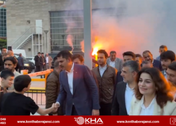 Sultanbeyli’de Gençlerden Bakan Kurum’a Sevgi Seli