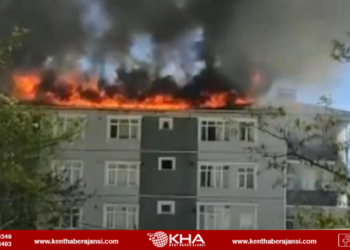 Sultanbeyli’de 4 Katlı Apartmanın Çatısı Alevlere Teslim Oldu