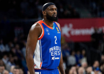 Anadolu Efes’in yıldız basketbolcusu kalp krizi geçirdi