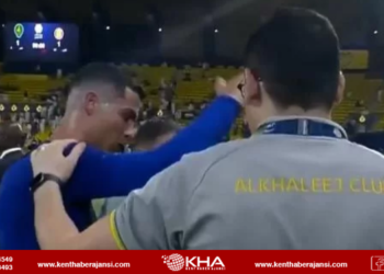 Ronaldo fotoğraf çekinmek isteyen rakip takım antrenörünü itti