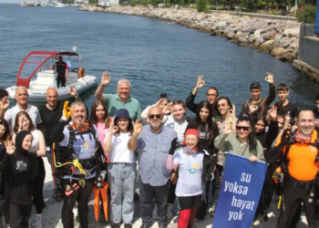 KARTAL’DA, DALGIÇLAR DENİZ TEMİZLİĞİ YAPTI