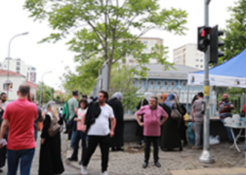 KARTAL BELEDİYESİ ÜNİVERSİTE SINAVINDA ÖĞRENCİLERİN YANINDA