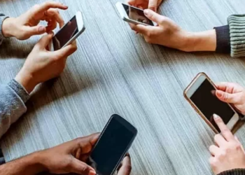 UNESCO’DAN ÇAĞRI: “TELEFONLARI YASAKLAYIN!”