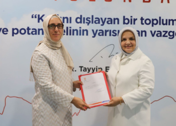 Ak Parti İstanbul Kadın Kollarında Bayrak Değişimi