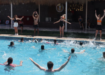 Maltepe Belediyesi’nden gençlere ücretsiz havuz keyfi