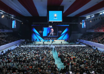 AK Parti olağanüstü kongreye gidiyor!