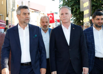 Büyük Sivas Valisi Davut Gül cadde cadde esnaf ziyaret ediyor