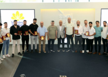 Sultanbeyli esnafı depremzedelerin yanında!